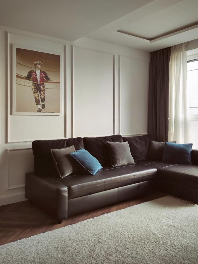 Modern Classic 2 Bedroom Apartment Near Most City Dnyipropetrovszk Kültér fotó