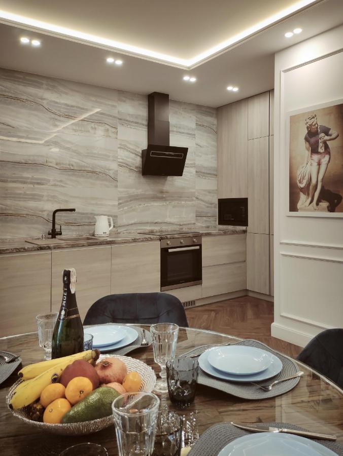 Modern Classic 2 Bedroom Apartment Near Most City Dnyipropetrovszk Kültér fotó