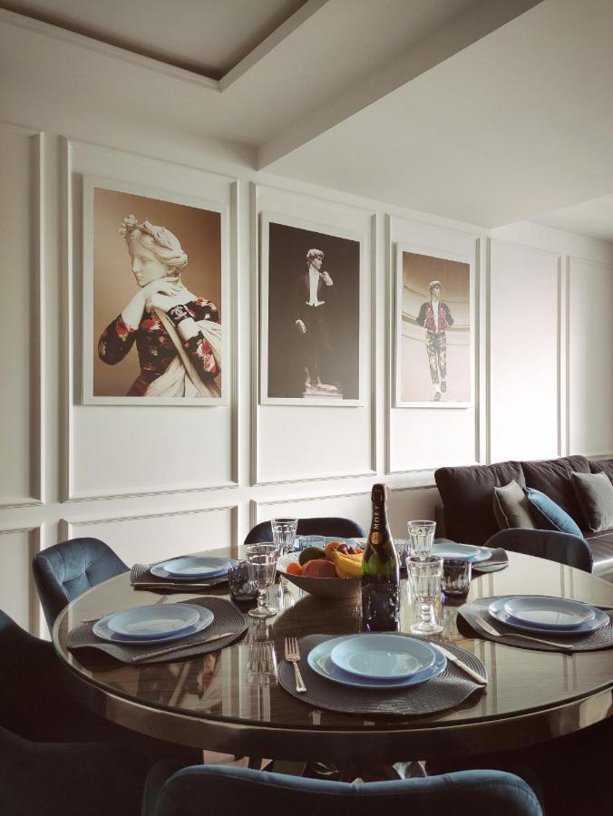 Modern Classic 2 Bedroom Apartment Near Most City Dnyipropetrovszk Kültér fotó