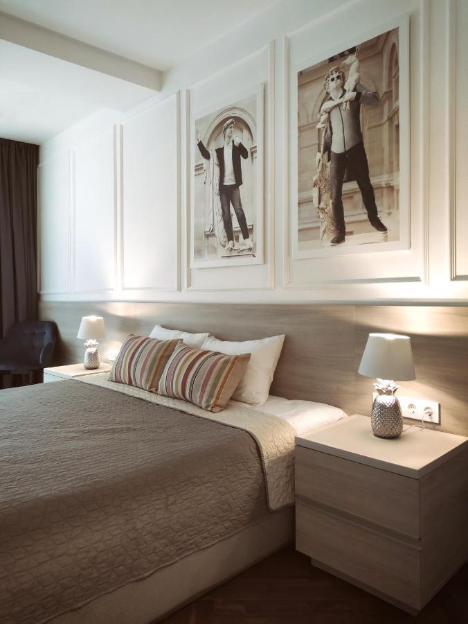 Modern Classic 2 Bedroom Apartment Near Most City Dnyipropetrovszk Kültér fotó