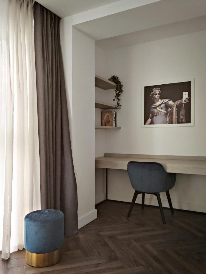 Modern Classic 2 Bedroom Apartment Near Most City Dnyipropetrovszk Kültér fotó
